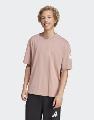 adidas Performance – Essentials – Locker sitzendes Sweatshirt in Warm Clay und Weiß mit 3-Balken-Logo
