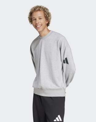 Performance - Essentials- Loose-Fit-Sweatshirt in Medium Grey Heather / Schwarz mit 3-Balken-Logo-Grau Grau L