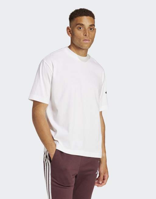 adidas Performance - Essentials - Løstsiddende hvid T-shirt med 3-stribet sort logo, 3 af 4