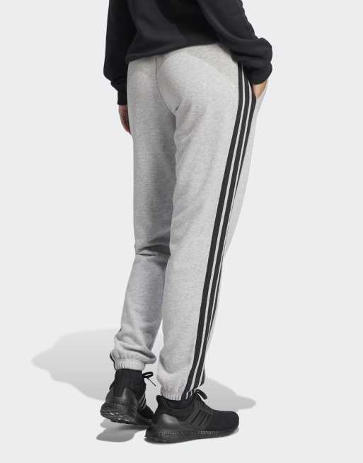 adidas performance - Essentials - Pantaloni in French Terry grigio mélange e nero con fondo elasticizzato e logo a 3 strisce, 2 di 4