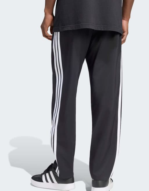 adidas Performance - Essentials - Pantaloni leggeri Stanford affusolati neri con 3 strisce bianche e orlo aperto, 3 di 4