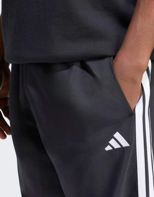 adidas Performance - Essentials - Pantaloni leggeri Stanford affusolati neri con 3 strisce bianche e orlo aperto, 4 di 4