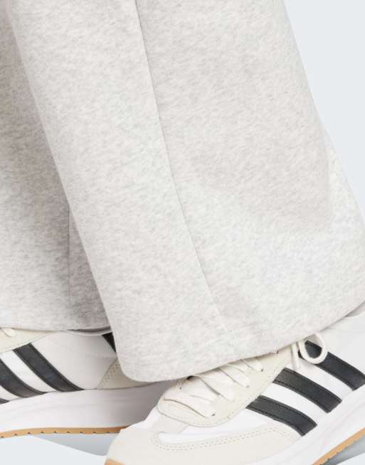adidas performance Essentials small logo feel cozy bukser med åben kant i lysegrå melange / hvid, 3 af 4