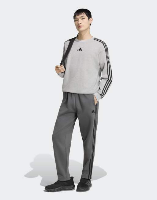 adidas Performance Essentials Sweatshirt mit 3-Streifen aus French Terry in Grau und Schwarz, 2 von 5