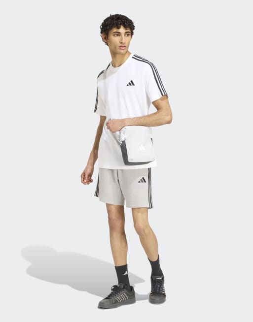 adidas Performance – Essentials – T-Shirt aus Single-Jersey in Weiß/Schwarz mit den 3 Streifen und Logo auf der linken Brust, 2 von 4