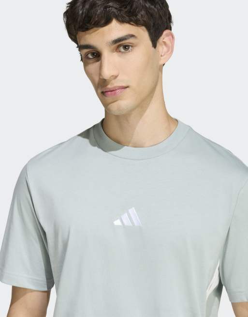 adidas Performance – Essentials – T-Shirt aus Single-Jersey in Wonder Sage / Weiß mit 3 Streifen, 3 von 4