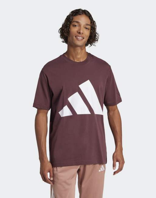 adidas Performance - Essentials - T-shirt color rubino aurora e marrone con logo grande