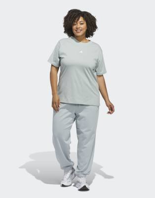 adidas Performance - Essentials - T-Shirt in Wonder Sage / Weiß mit kleinem Logo-Grün