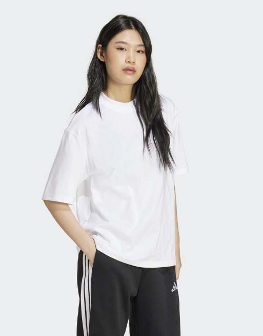 adidas Performance – Essentials – Vit t-shirt i boyfriend-modell med modern logga