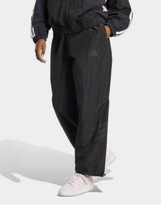 adidas performance - Future Icons - Gewebte Hose in Schwarz mit den 3 Streifen