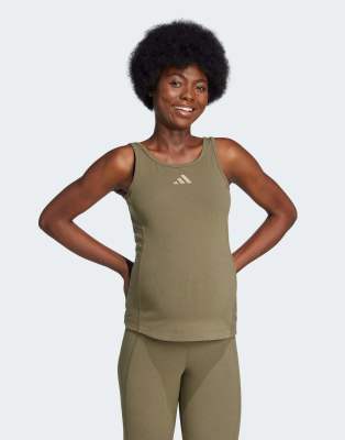 adidas Performance - Geripptes Umstands-Tanktop in Schichten-Olivgrün