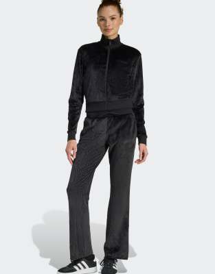 adidas Performance - Glam - Trainingsanzug aus Samt in Schwarz