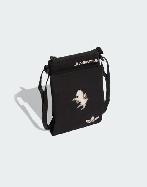 adidas Performance - Juventus - Derde kleine tas in zwart/ecru tint, 2 van 3
