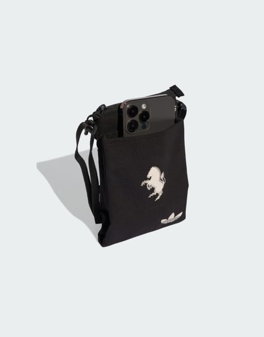 adidas Performance – Juventus – Kleine Tasche in Schwarz/Ecru, 3 von 3