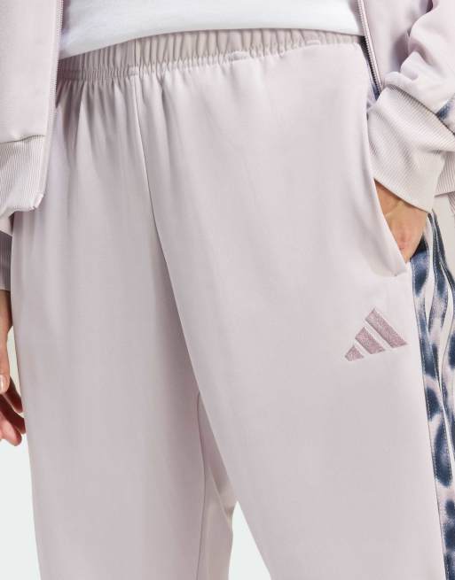 adidas Performance - Lyslilla træningssæt med 3-striber med leopardprint i forskellige farver, 3 af 4