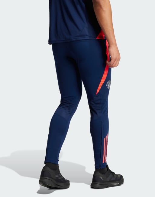 adidas Performance – Manchester United – Tiro 24 – Mörkblå/ljusröda träningsbyxor, 2 av 4