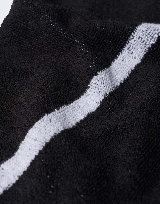 adidas Performance – Mercedes-AMG Petronas Formel 1 Team – Handtuch in Schwarz, 3 von 3