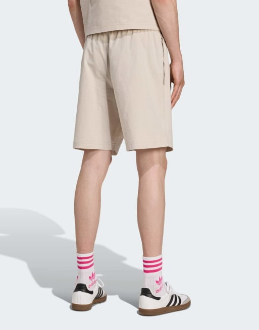 adidas performance - Mercedes-AMG Petronas Formula One Team - Zomershort in beige, 2 van 5