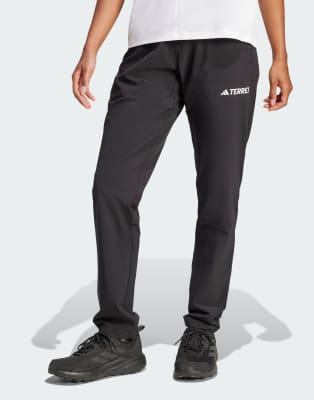 adidas Performance - Multi Essentials - Stretch-Hose in Schwarz