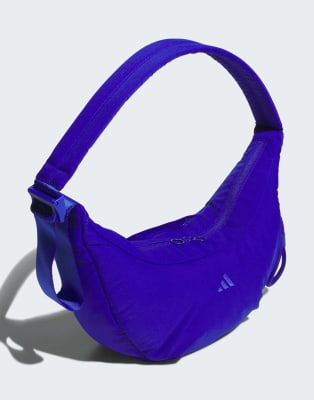 adidas Performance - Must Haves - Schultertasche aus wattiertem Gewebe in leuchtendem Blau