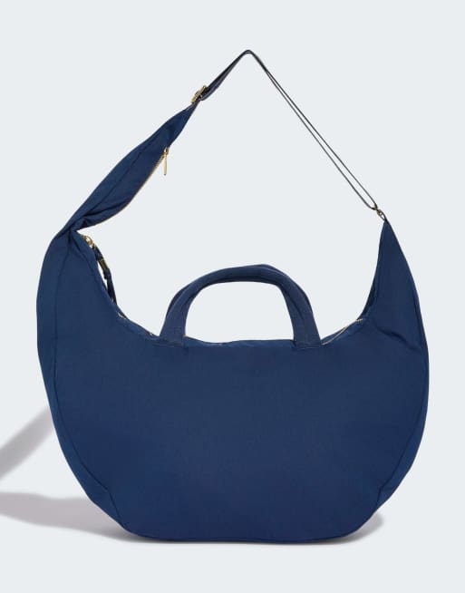 adidas Performance – OG Sport – Große Croissant-Tasche in Night Indigo/Warm Vanilla, 3 von 4