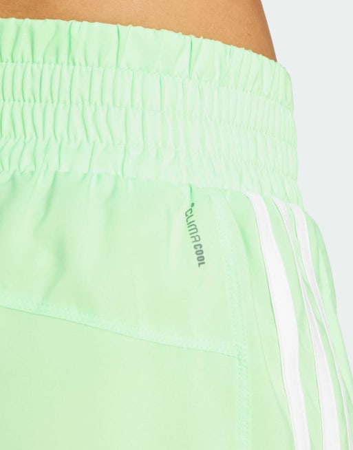 adidas Performance – Pacer – Trainingsshorts aus Webstoff in Lime Burst/Weiß mit hohem Bund und 3 Streifen, 4 von 5