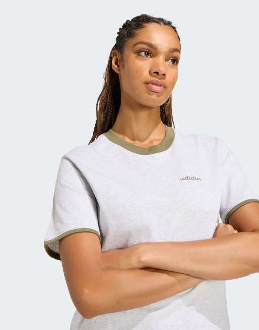 adidas Performance – Seasonal Essentials Colorpop – T-Shirt in Hellgrau meliert/Olivgrün mit gesticktem Motiv, 6 von 6