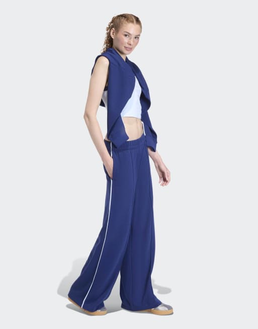 adidas Performance – Seasonal Essentials Colourpop – Hose in Dunkelblau/Weiß mit gesticktem Motiv, 2 von 5