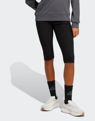 adidas Performance - Seasonal Essentials - Gerippte Capri-Leggings in Schwarz
