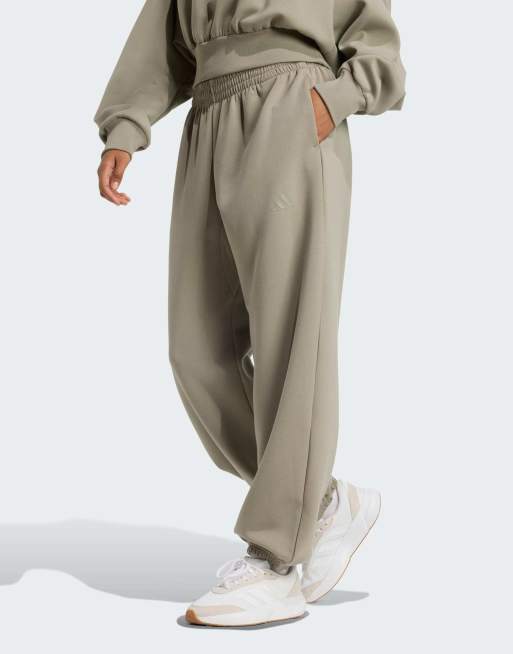 adidas Performance – Soft Lux – Silvergrå byxor med ledig passform