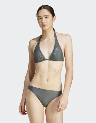 adidas Performance - Sportbekleidung - Wattiertes Neckholder-Bikinioberteil in Legend Ivy und Silbergrün-Schwarz