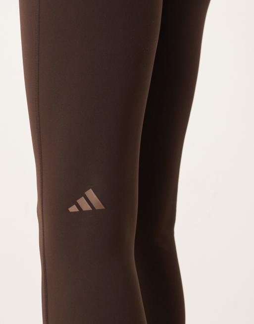 adidas Performance – Studios – Brązowe legginsy ze skrzyżowanym pasem i trzema paskami, 2 z 5
