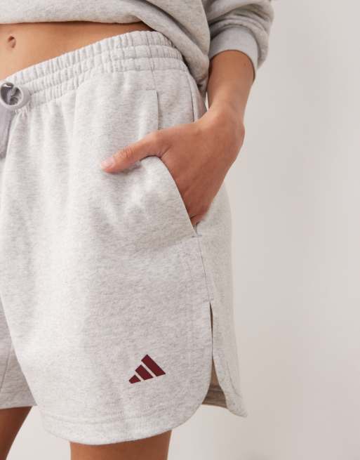 adidas Performance – Studios – Jersey-Shorts in Grau mit den drei Streifen, 5 von 5