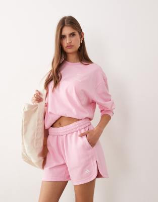 adidas Performance - Studios - Jersey-Shorts in Rosa mit den drei Streifen