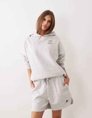 adidas Performance - Studios - Kapuzenpullover in Grau mit den drei Streifen