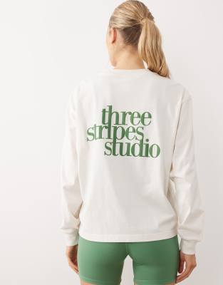 adidas Performance - Studios - Langärmliges Oberteil in Weiß und Grün mit den drei Streifen