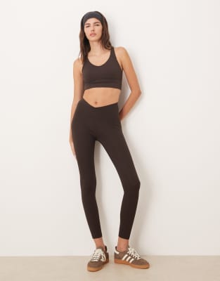 adidas Performance - Studios - Leggings in Braun mit den drei Streifen-Brown