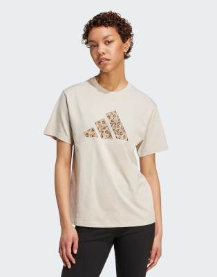 adidas Performance - T-Shirt in Beige mit Animal-Print-Logo-Neutral