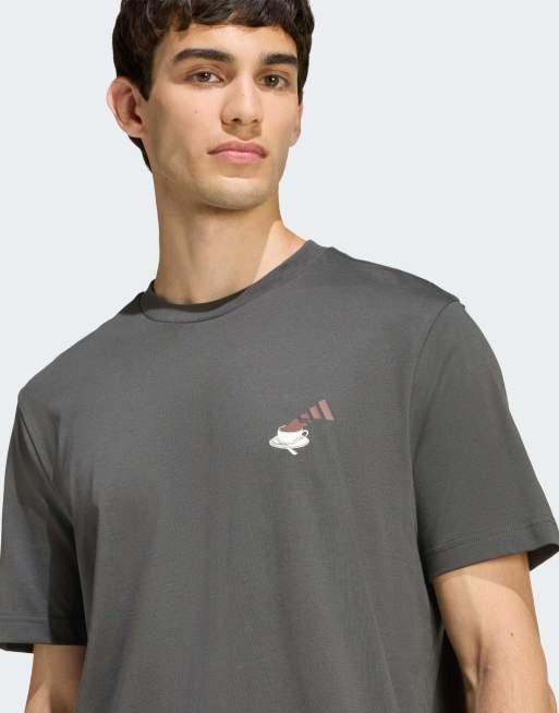 adidas Performance – T-Shirt in Grey Six mit Kaffee-, „Café“- und Käsekuchen-Print, 4 von 5