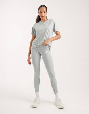 adidas Performance - Techfit - Lange Leggings in Salbeigrün mit versteckten Taschen