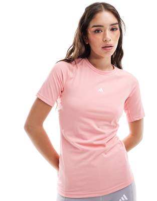 adidas Performance - Techfit - Sport-T-Shirt in Rosa