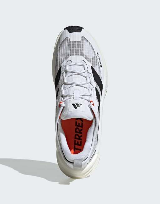 adidas Performance Terrex freehiker 3 low gore-tex hiking trainers in white and black, 2 of 7