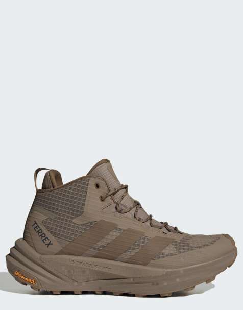 adidas Performance Terrex Freehiker 3 zapatos de senderismo de caña media GORE-TEX en caqui - view 1