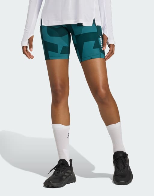 adidas Performance – Terrex Multi – 8-Zoll-Legging-Shorts in Mystery Green / Aurora Ivy mit Print