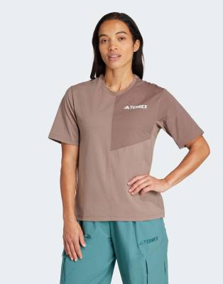 adidas performance - Terrex Multi Climacool - T-Shirt in Trace Brown/Earth Strata