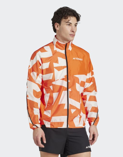 adidas performance – Terrex Multi – Pomarańczowo-biała kurtka wiatrówka z nadrukiem, 3 z 5