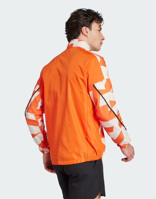 adidas performance – Terrex Multi – Pomarańczowo-biała kurtka wiatrówka z nadrukiem, 4 z 5