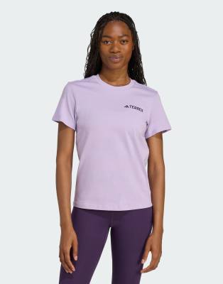 adidas Performance - Terrex - T-Shirt in Powder Plum mit Grafik-Lila