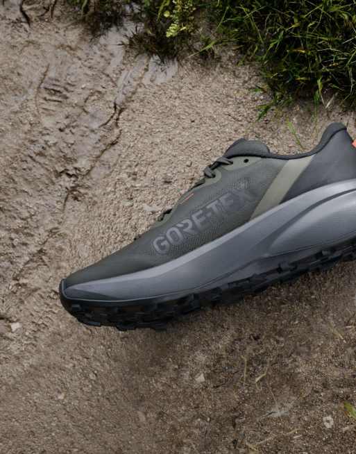 adidas Performance Terrex Tracefinder Plus Gore-Tex sneakers da trail running in kaki e nero, 5 di 7