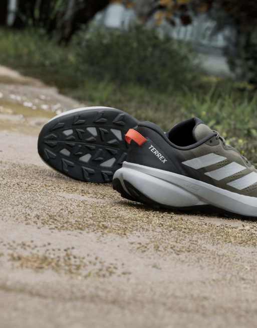 adidas performance Terrex tracefinder plus scarpe da corsa trail in olive strata / grey two, 6 di 7